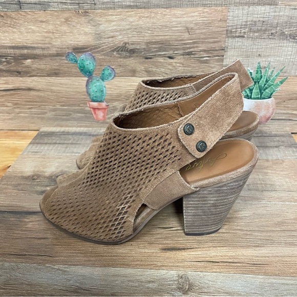 Arturo Chiang Macadamia Cow Split Suede Janel Heels peep toe Womens Size 8.5 - Picture 3 of 10